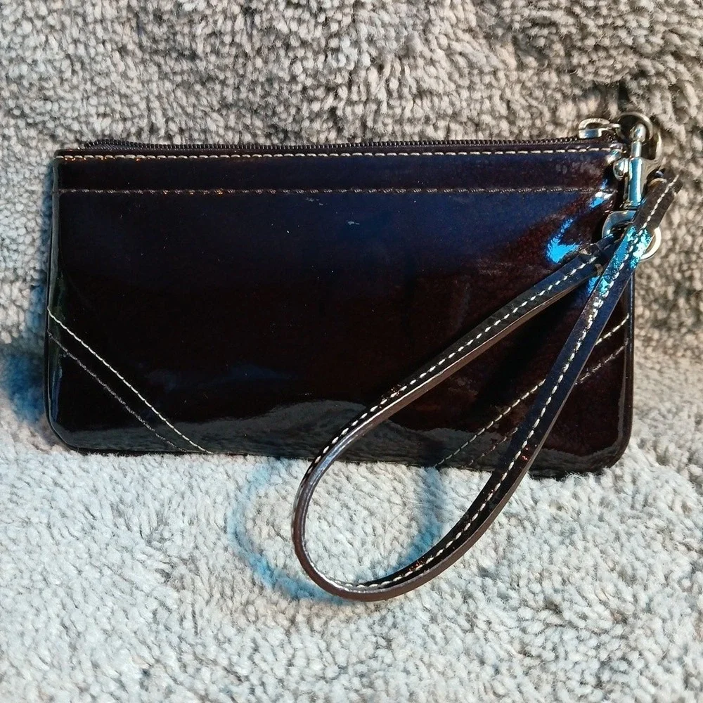 Coach Embossed Brown Patent Leather Wristlet Rose Mauve Satin Inside